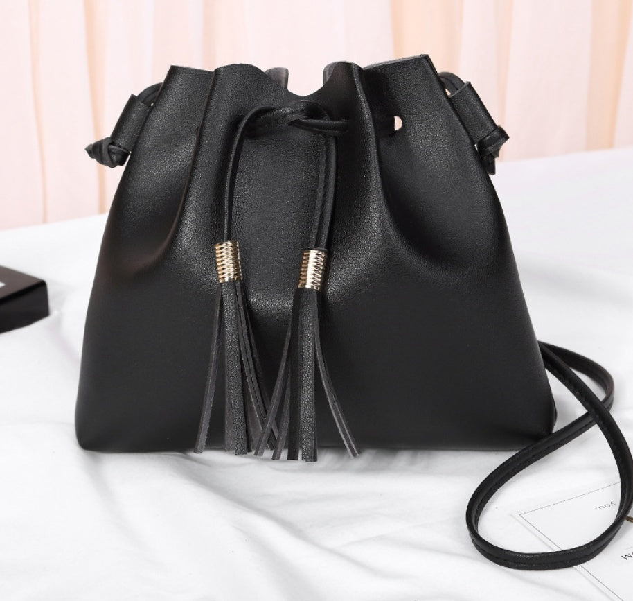 Tassel bucket coin purse