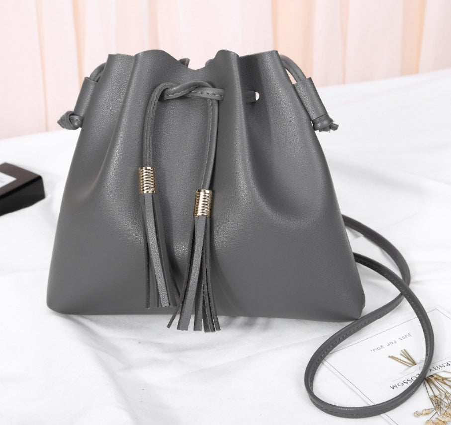 Tassel bucket coin purse