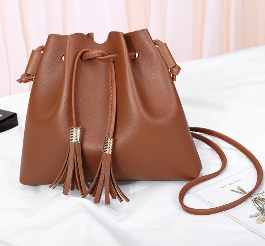 Tassel bucket coin purse